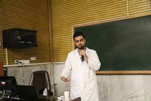 دکتر متین بدربانی: داروسازی مدرن به سمت طراحی فرمولاسیون‌های جدید برای بیماران با مشکلات جذب و هایپوتیروئیدی پیش می‌رود و برای موفقیت در این مسیر، همکاری‌های بین‌رشته‌ای میان داروسازان و تیم‌های درمانی ضروری است