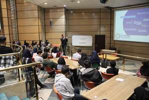 آغاز مسیر حرفه‌ای داروسازی با نشست صمیمی اساتید همیار و دانشجویان ورودی ۱۴۰۴