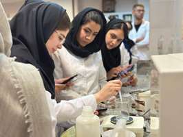 تجربه‌ای از آزمایشگاه تا فرمولاسیون نهایی؛  برگزاری کارگاه های تخصصی فرمولاسیون کرم و سرم‌های آرایشی در دانشکده داروسازی 