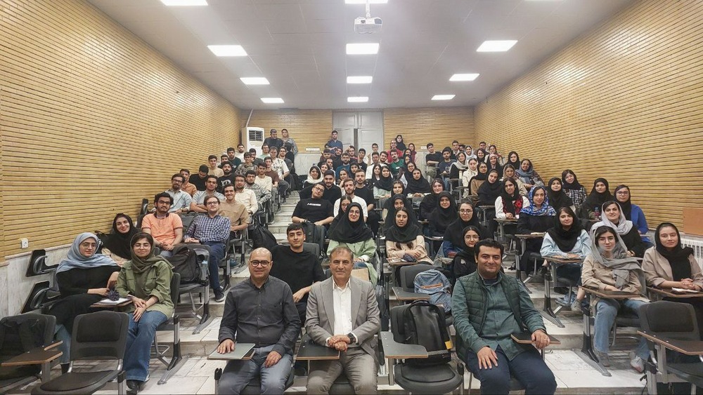 مستند «خون‌آشام نامرئی (سل)» در دانشکده داروسازی دانشگاه علوم پزشکی تهران به نمایش درآمد 