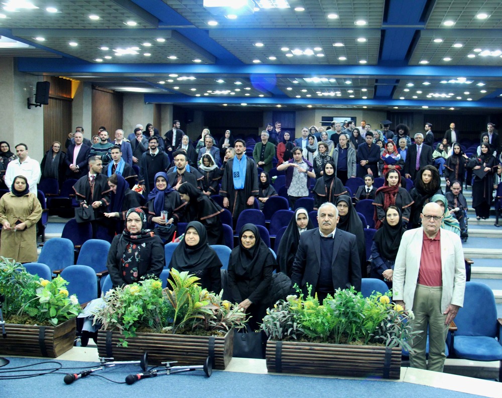 آیین دانش‌آموختگی داروسازان ورودی ۹۸؛ تأکید بر تعهد حرفه‌ای، یادگیری مستمر و پیوند با دانشگاه علوم پزشکی تهران