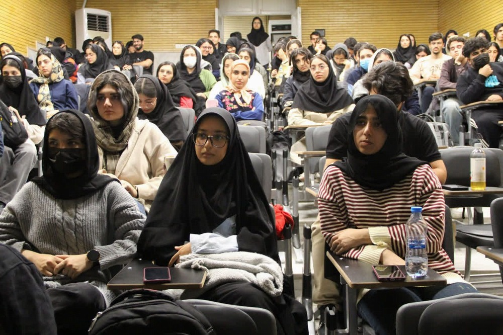 تقویت فرهنگ ایمنی در نسل جدید داروسازان؛ برگزاری کارگاه جامع HSE برای ورودی‌های ۱۴۰۴