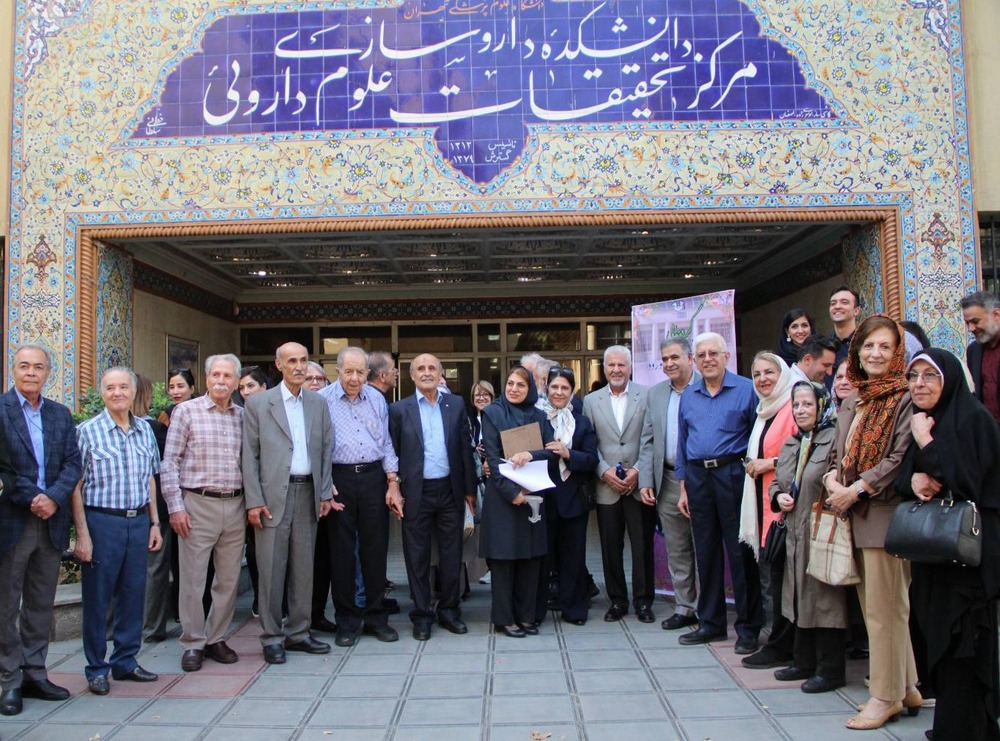 پس از ۵۵ سال؛ بازگشت دانش‌آموختگان ورودی ۵۰ به خاطرات ماندگار دانشکده داروسازی تهران